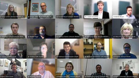 Screenshot vom Online-Fachdialog: Zu sehen sind die Bilder der Teilnehmer bei der Videokonferenz